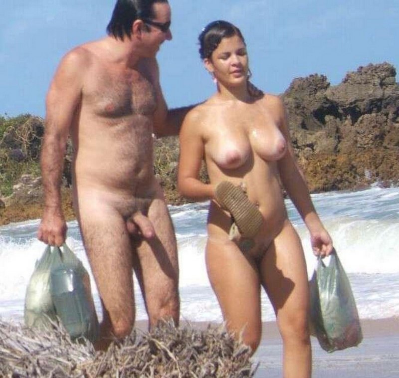 Зрелые нудистки с мужиками