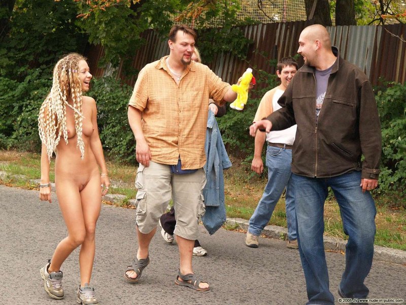 Голые студентки толпой