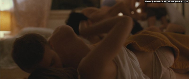 Элизабет Олсен голая грудь