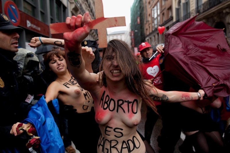 Голые украинские феминистки