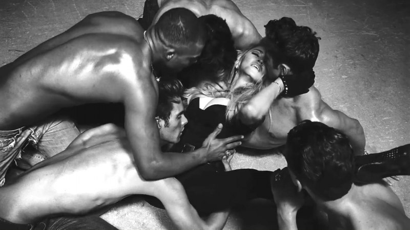 Мадонна певица топлесс