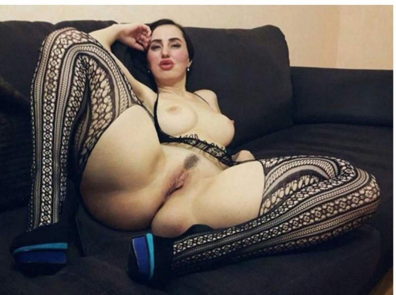 Попы рачком на природе