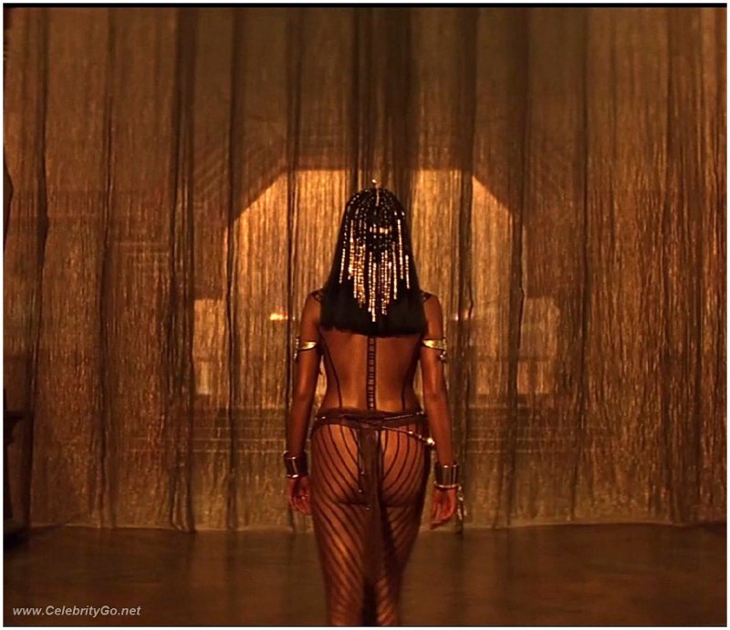 Патрисия Веласкес голая на море