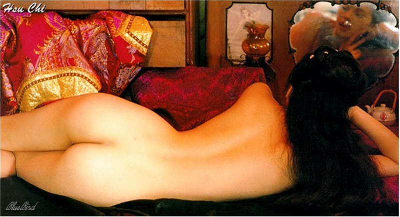 Шу Ци в Нижнем белье ню