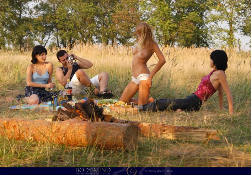 Молодежная групповуха на природе