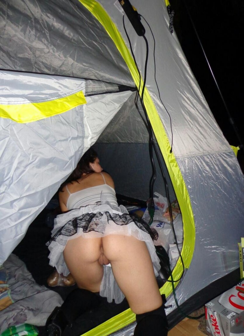 Большие сиськи в палатке