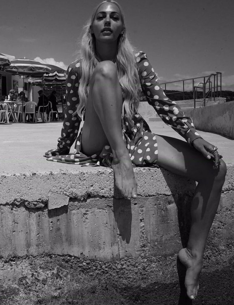 Мерьем Узерли голая