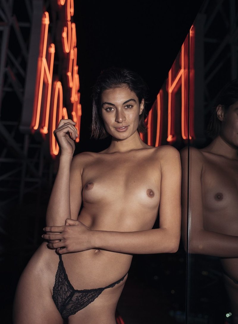 Модель Милена Мур голая