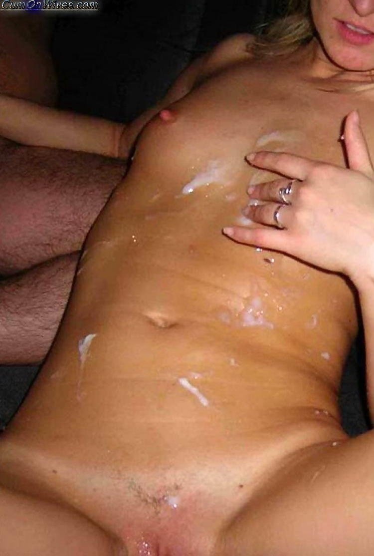 Женщина кончает домашнее