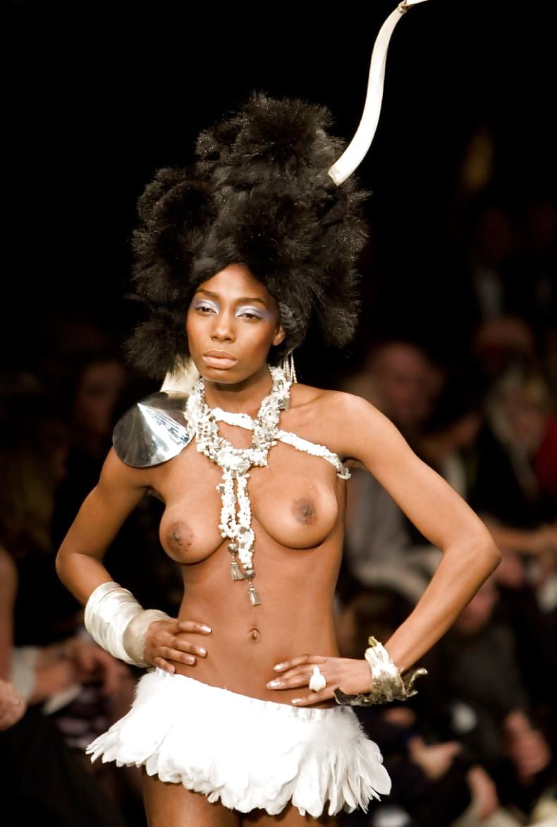 Полностью голые манекенщицы