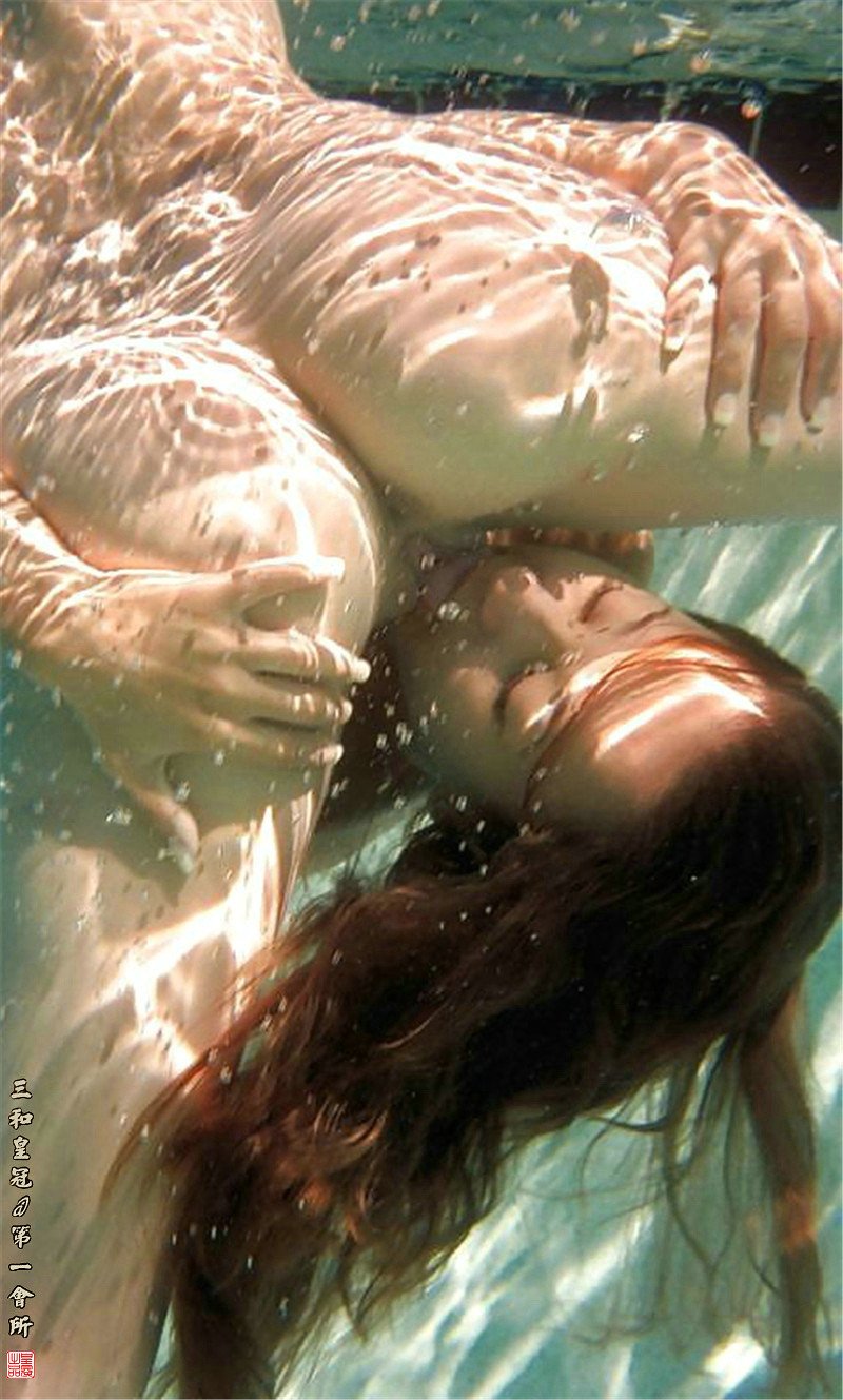 Лесби под водой бассейн