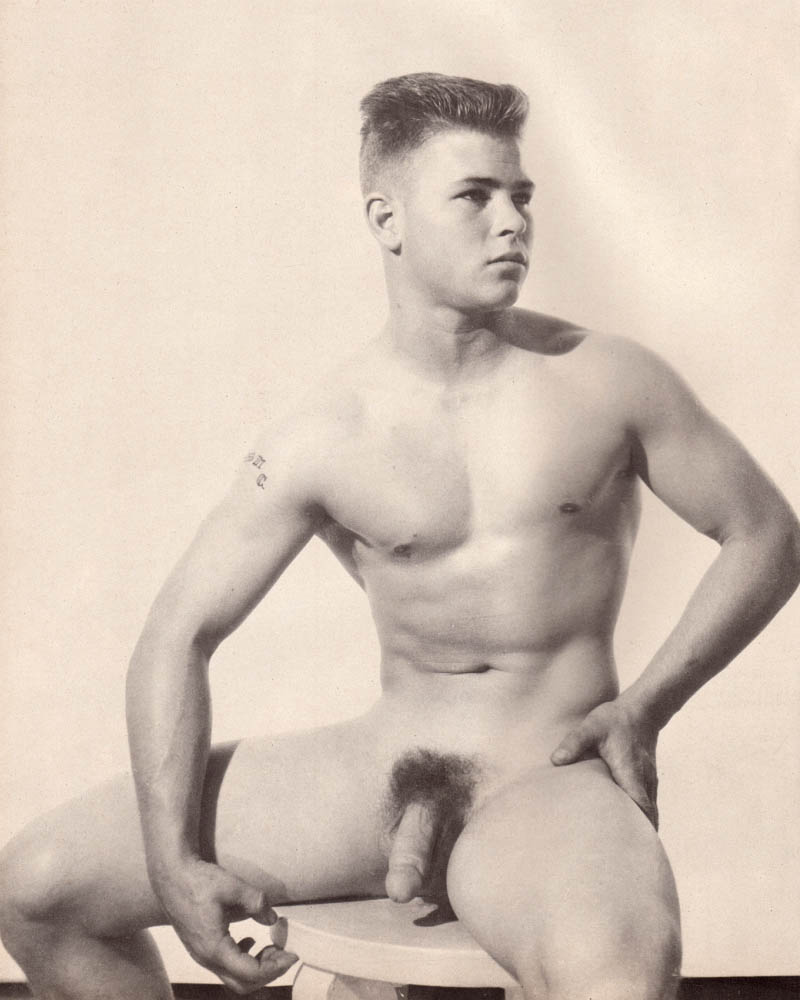 Голые парни на пляже ретро