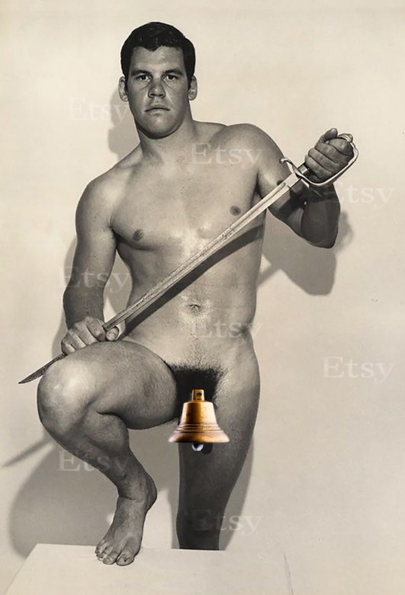 Старые раздетые мужчины