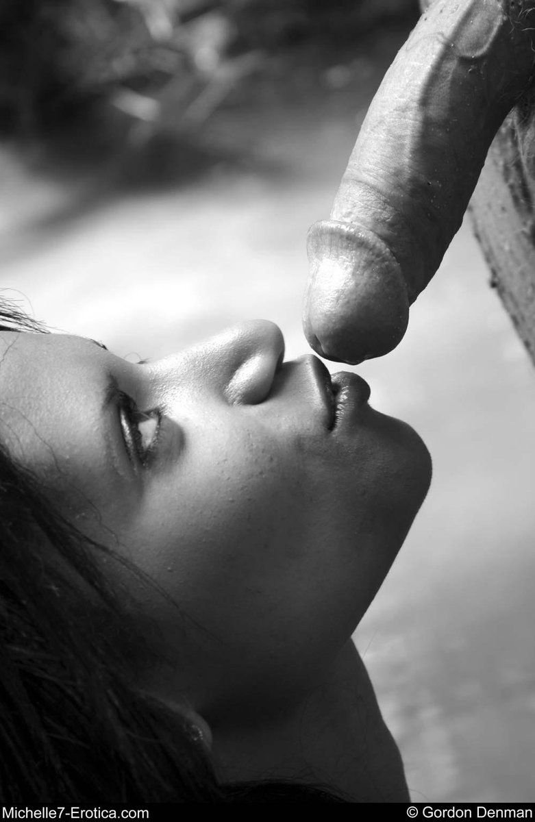 Кончил на грудь черно белое