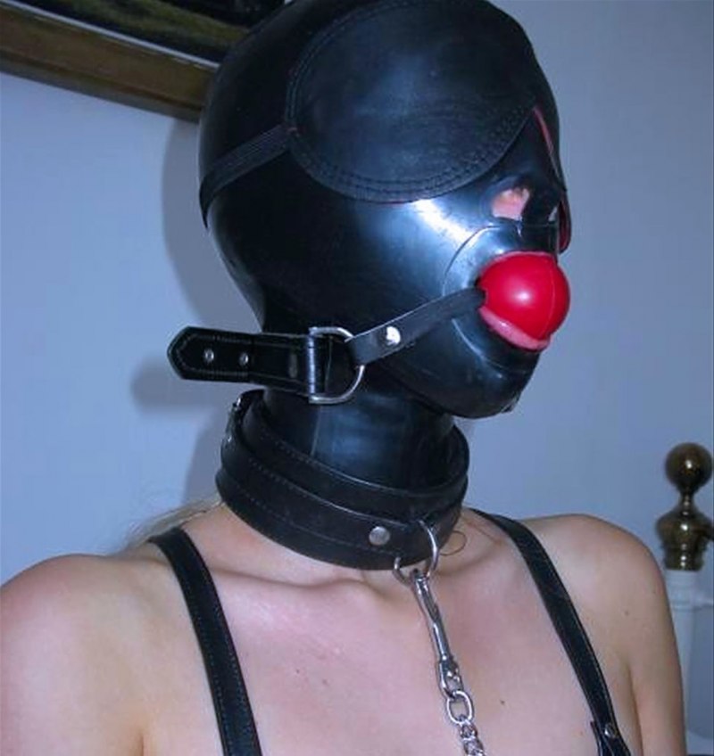 Бдсм маска женская с кляпом