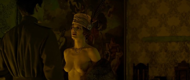 Лиза Боярская в фильме Беглецы голая