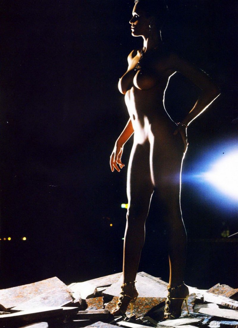 Слава певица обнаженка