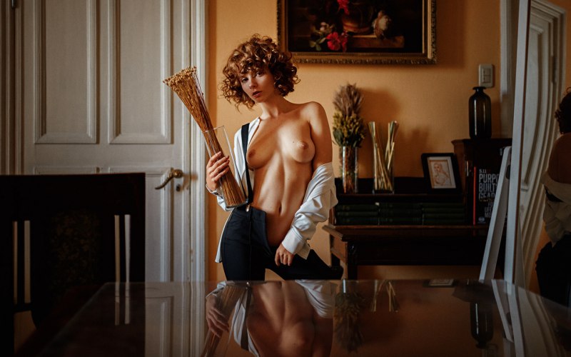 Порнозвезда Divina a стриптиз