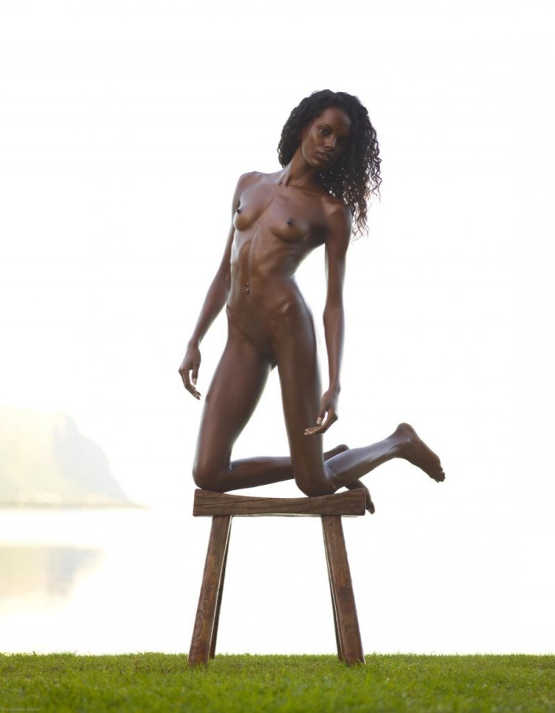 Голые стройные негритянки