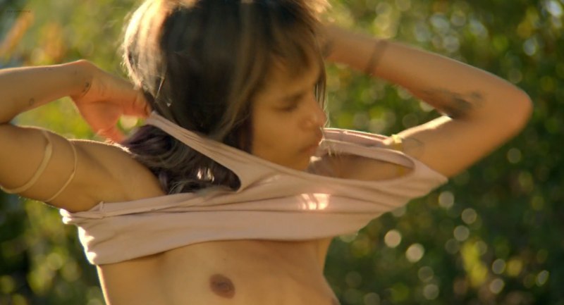 Тронутые (2014) Зои Кравиц голая