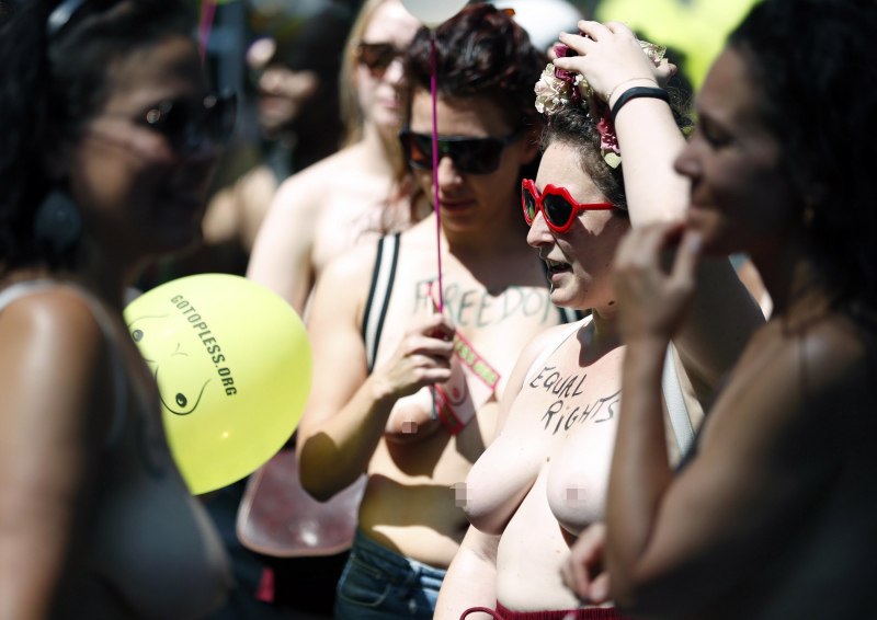 Бразильские болельщицы ню