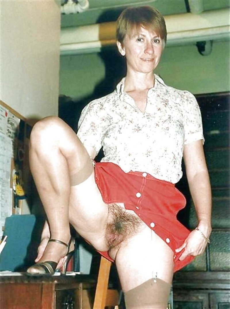 Волосатые дамы без трусов