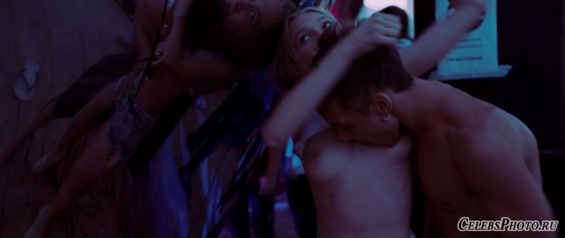 Голая Сесиль Плеже голая