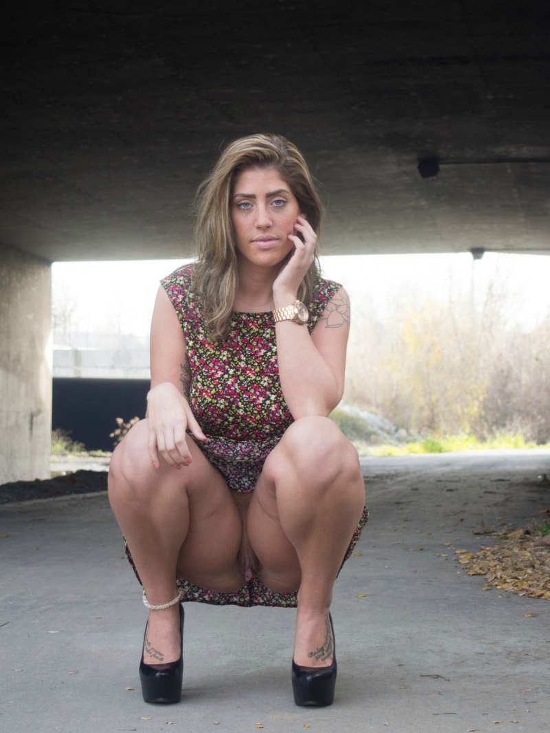 Меган Райт без трусиков