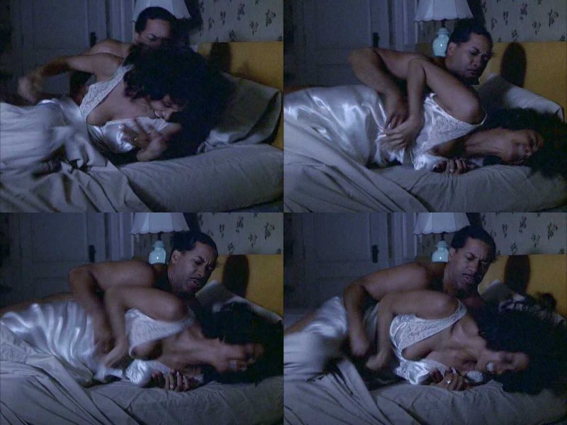 Холли Берри голая в фильме Дороти