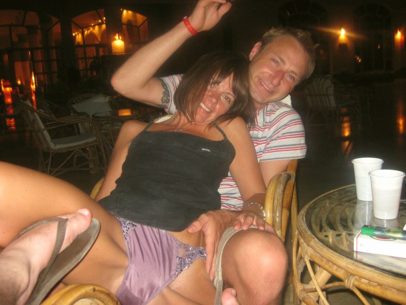 Жена ходит без трусов частное