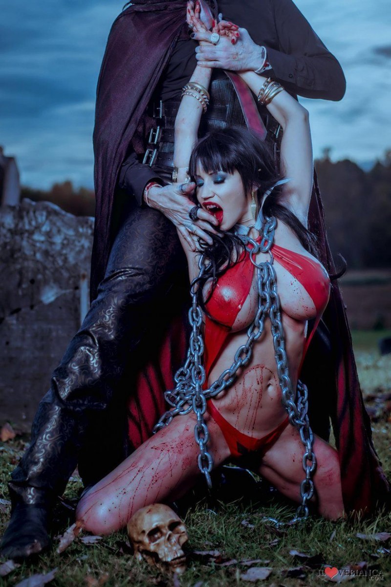 Девушки вампирши лесби