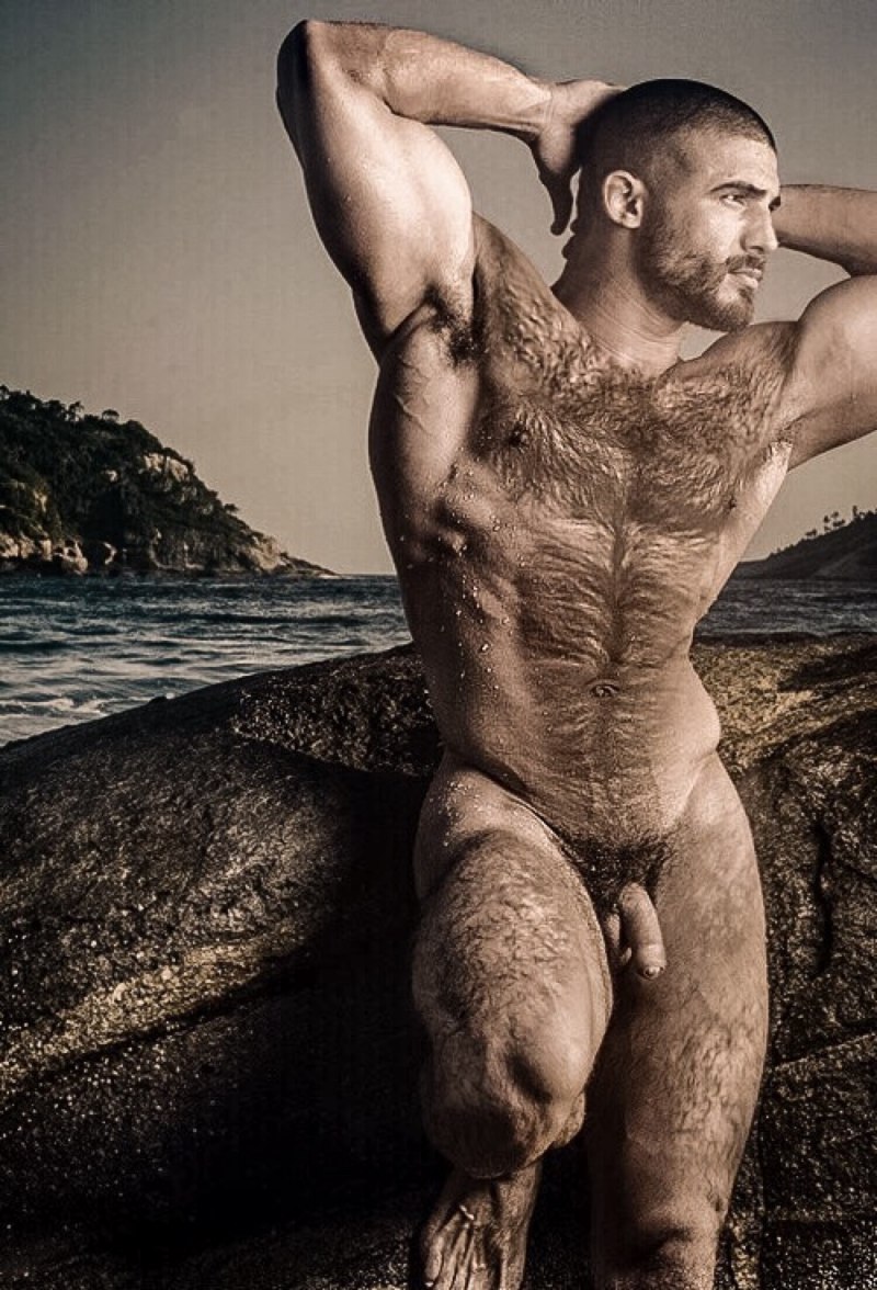 Голые брутальные самцы