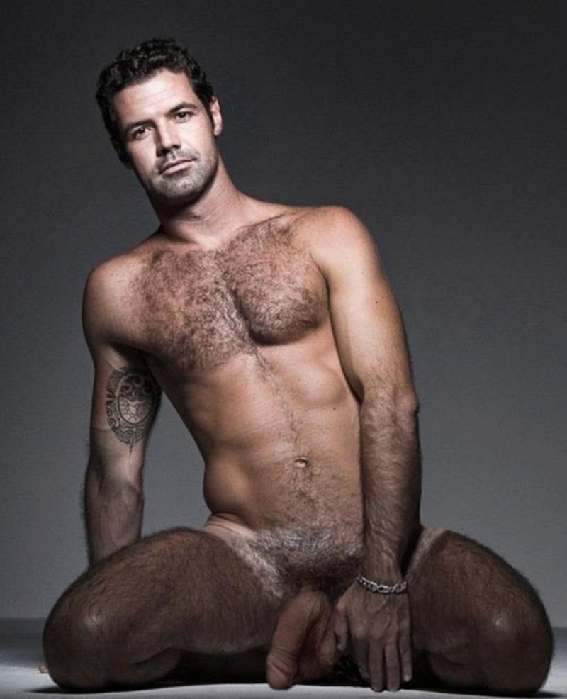 Голые брутальные самцы