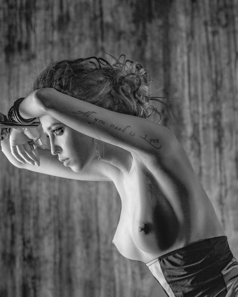 Голая Надежда дрофеева