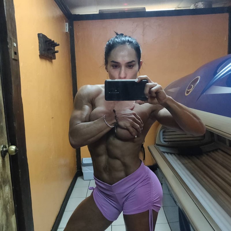 Габи Гарсия грудь