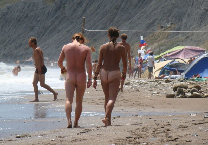 Юные девчонки на нудиском пляже