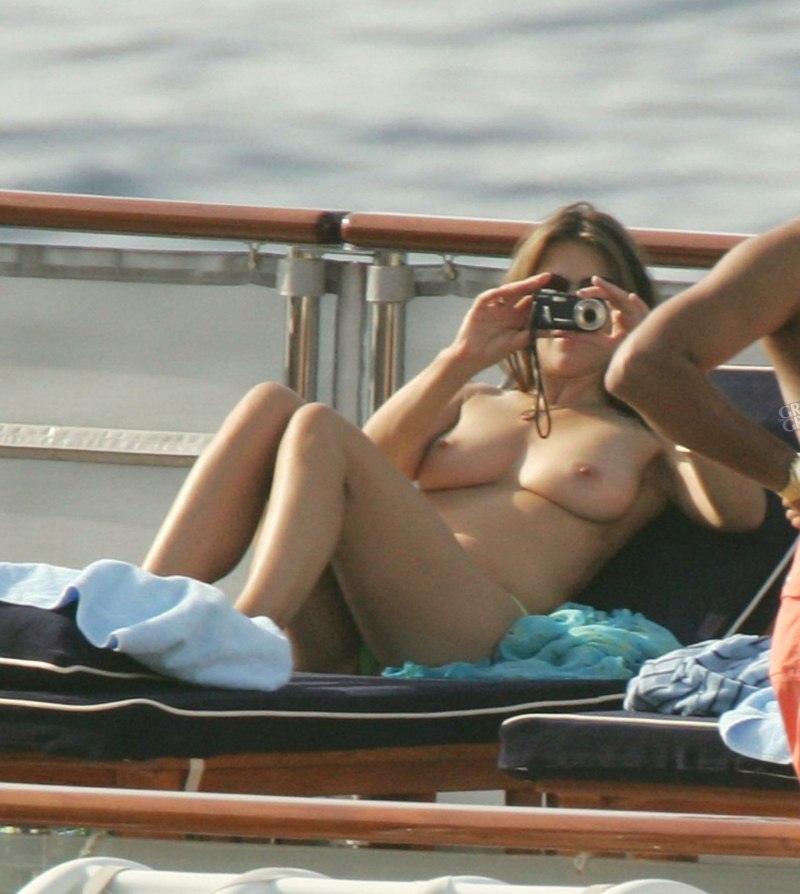 Элизабет Хёрли эротические сцены