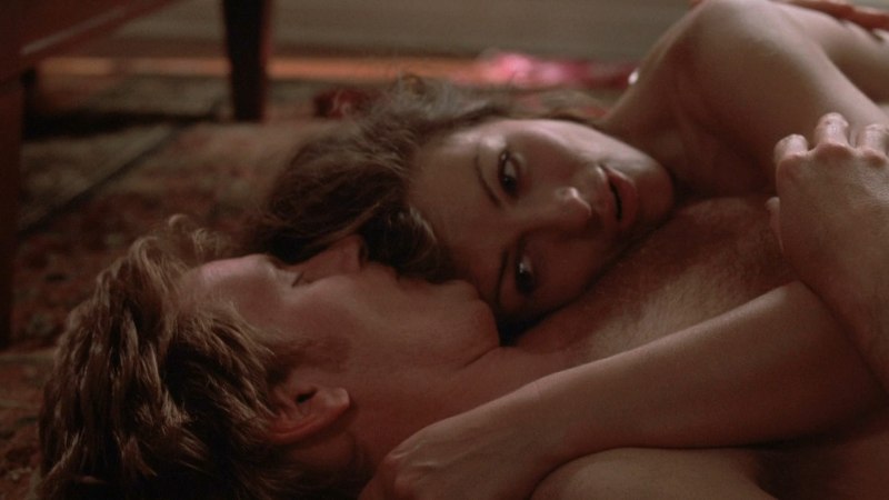 Элизабет Херли в фильме Ария