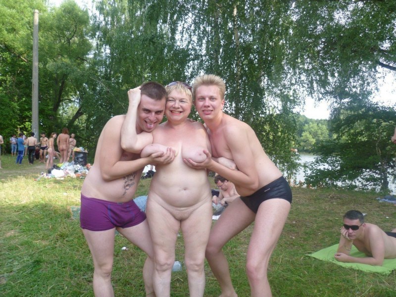 Голые родители в соцсетях