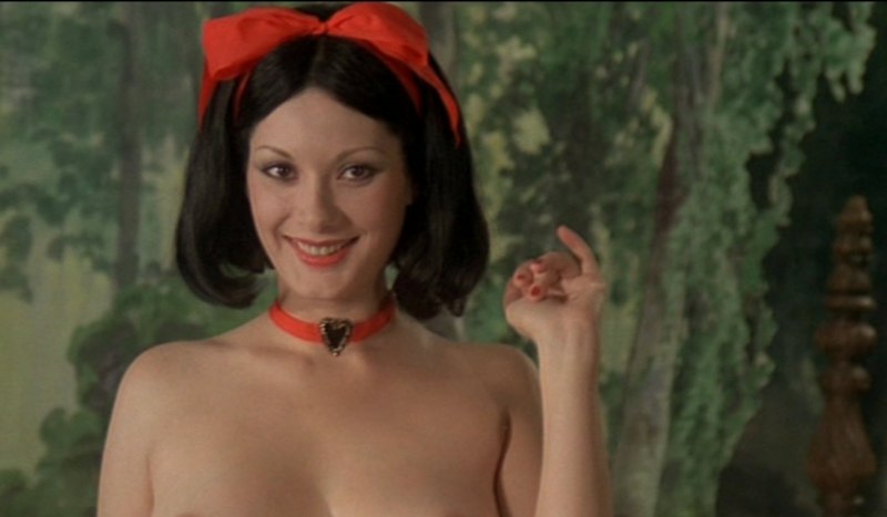 Розалинда Холстид голая