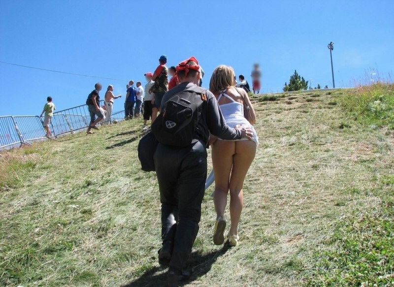 Девушки без трусиков в поезде