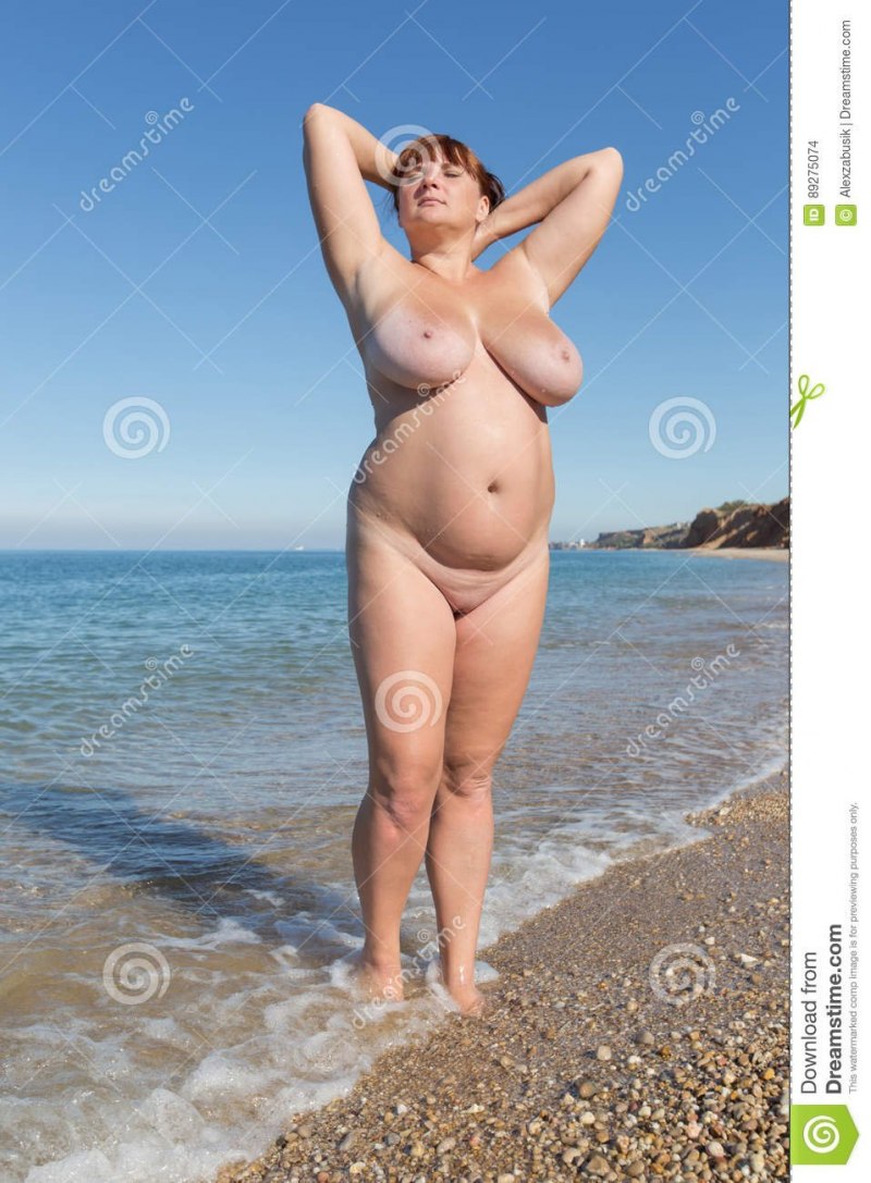 Голые полные голые женщины на пляже