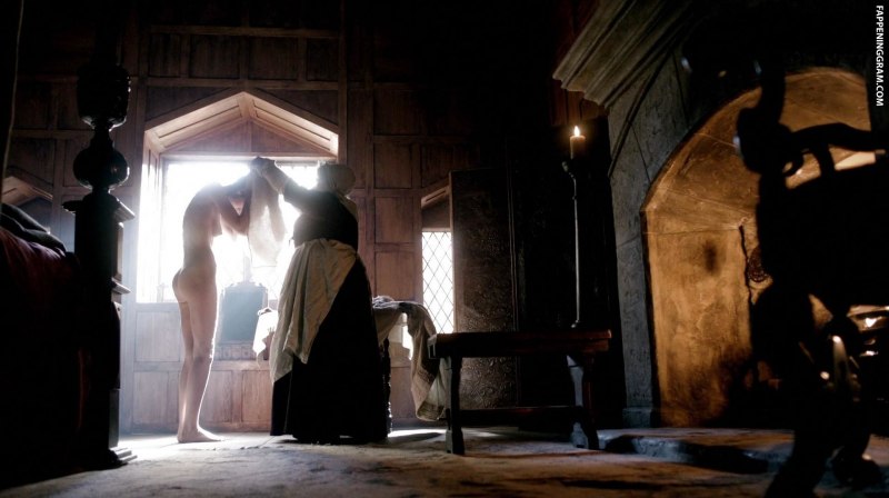 Чужестранка Клэр голая