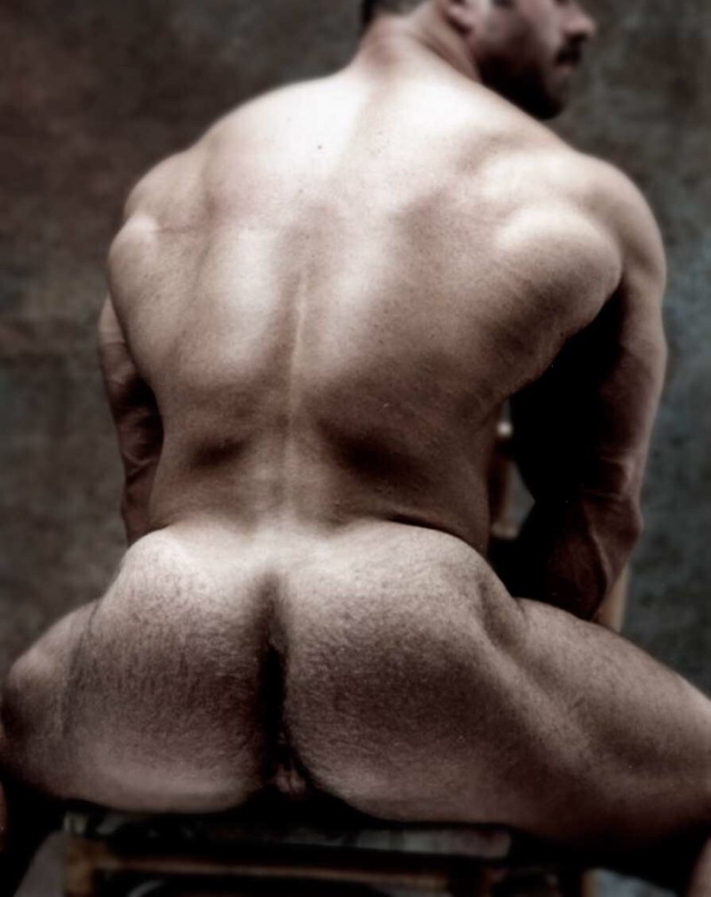 Голые попки групповуха