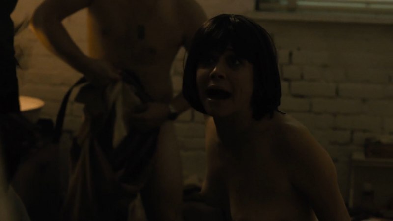 Оливия Луккарди топлес