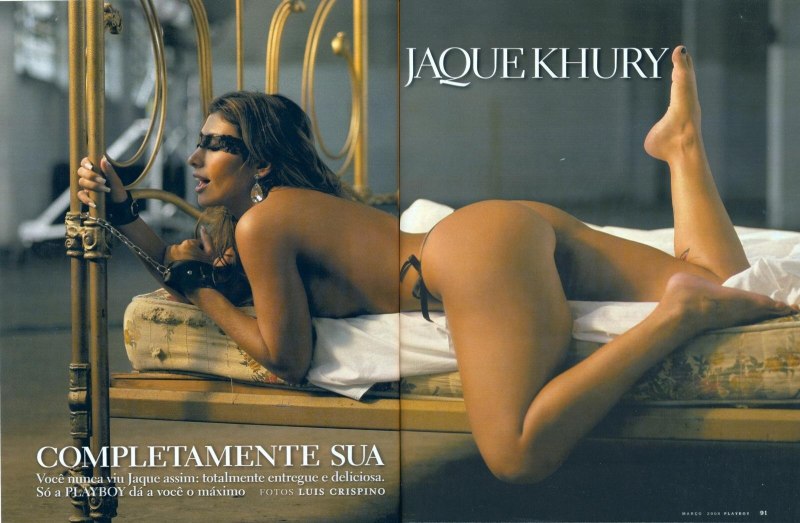 Голая красотка в наручниках