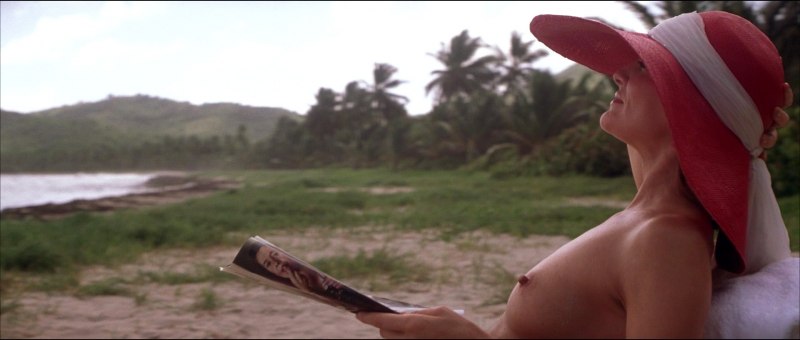 Голая Рене Руссо в фильме афера Томаса Крауна