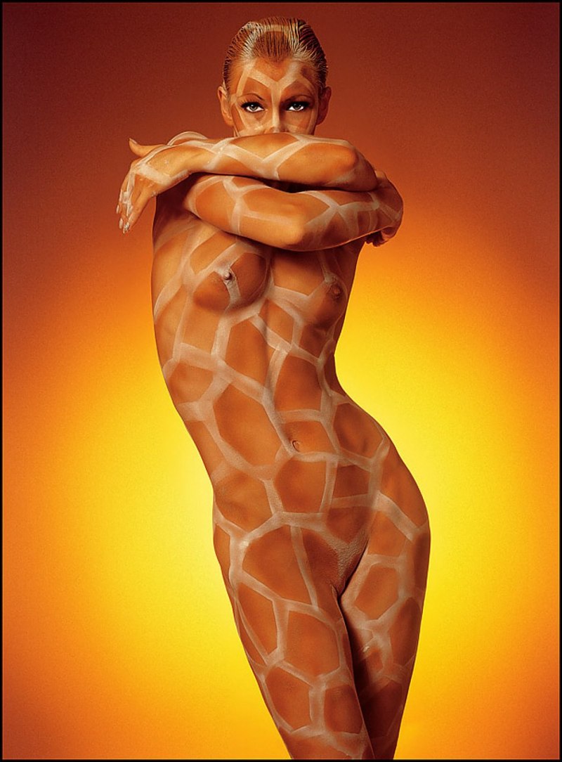 Голые женщины разрисованные красками