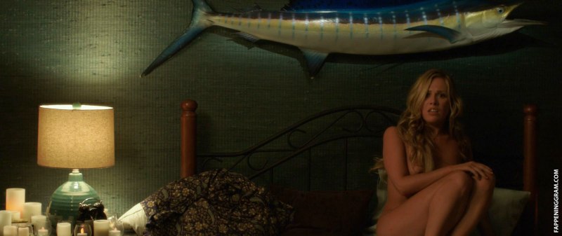 Натали Холл плюс один голая