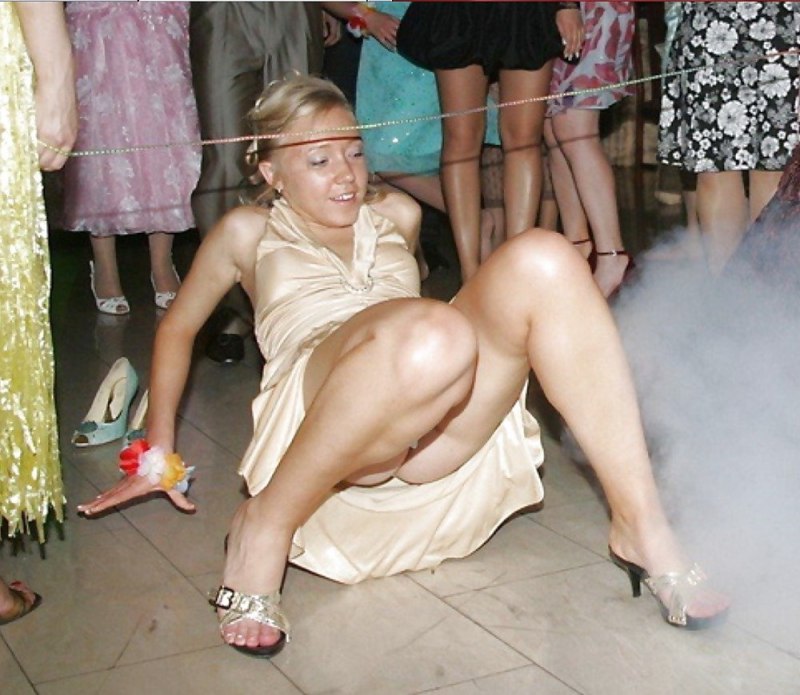 Случайно раздвинула ножки